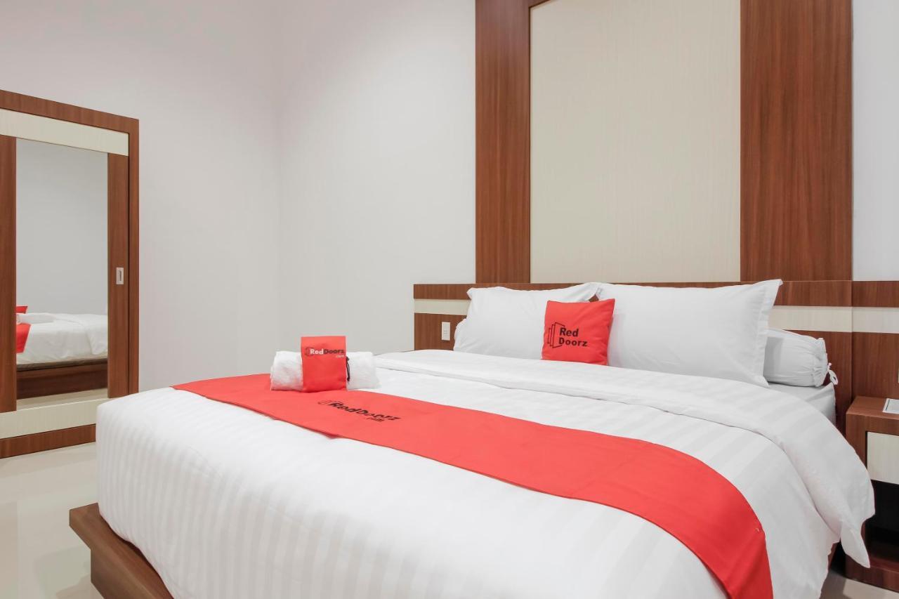 Reddoorz Premium @ Setiabudi Medan Sunggal Exterior photo
