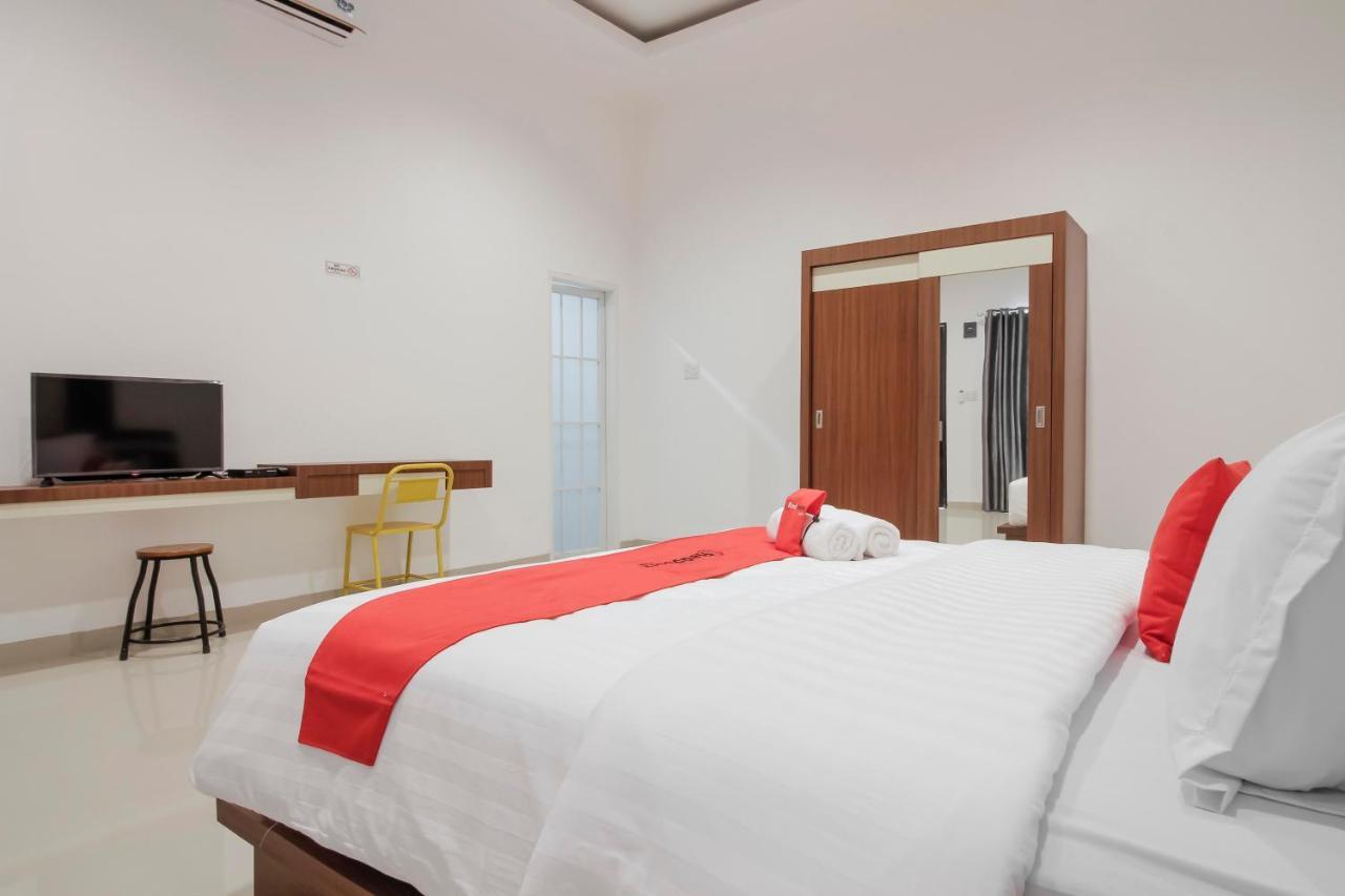 Reddoorz Premium @ Setiabudi Medan Sunggal Exterior photo