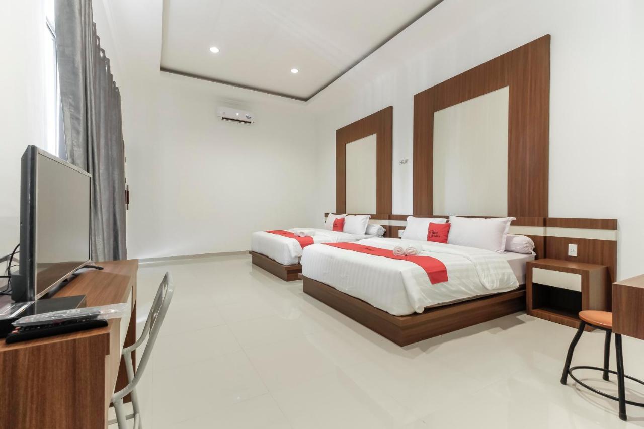 Reddoorz Premium @ Setiabudi Medan Sunggal Exterior photo