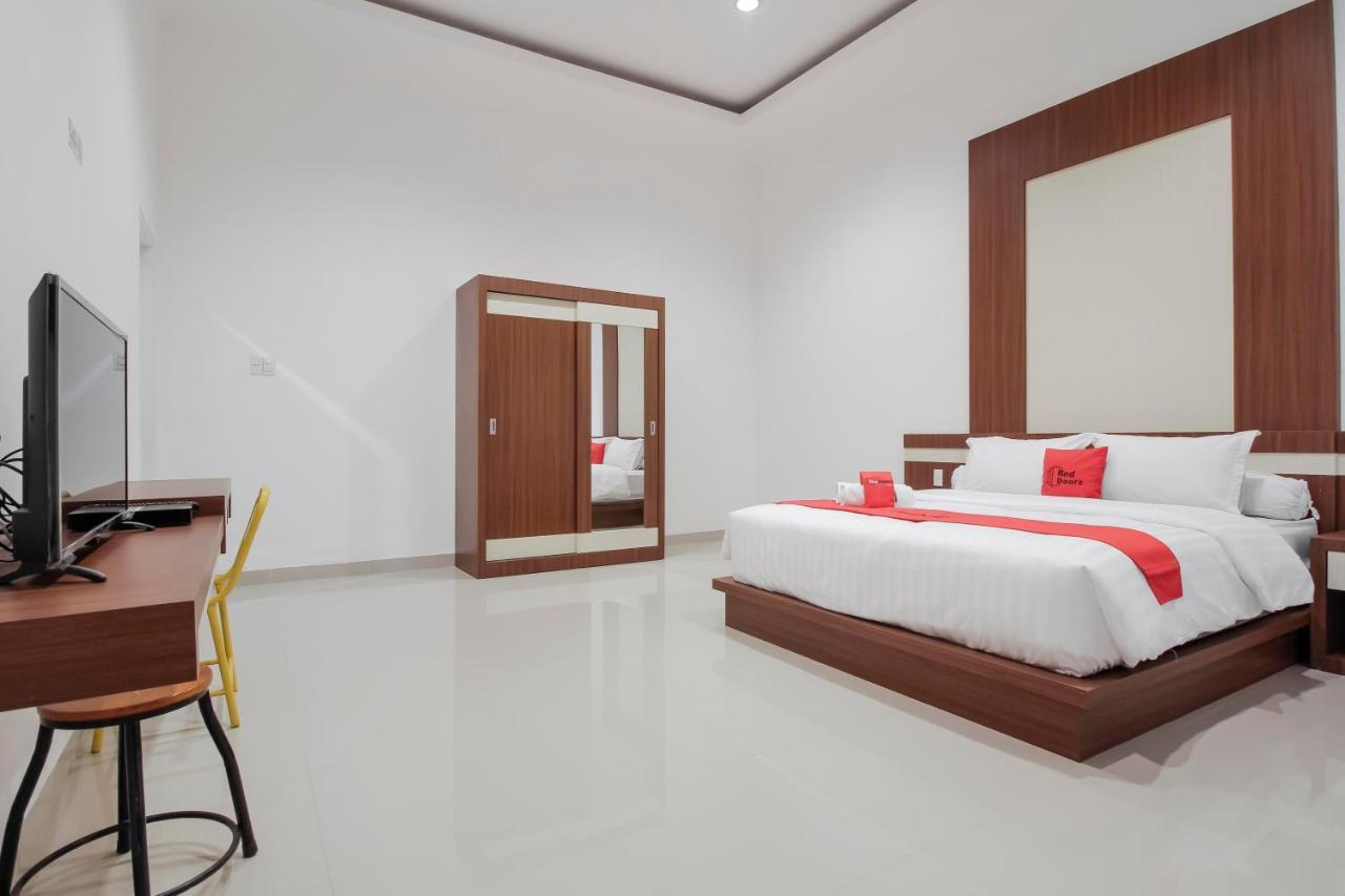 Reddoorz Premium @ Setiabudi Medan Sunggal Exterior photo