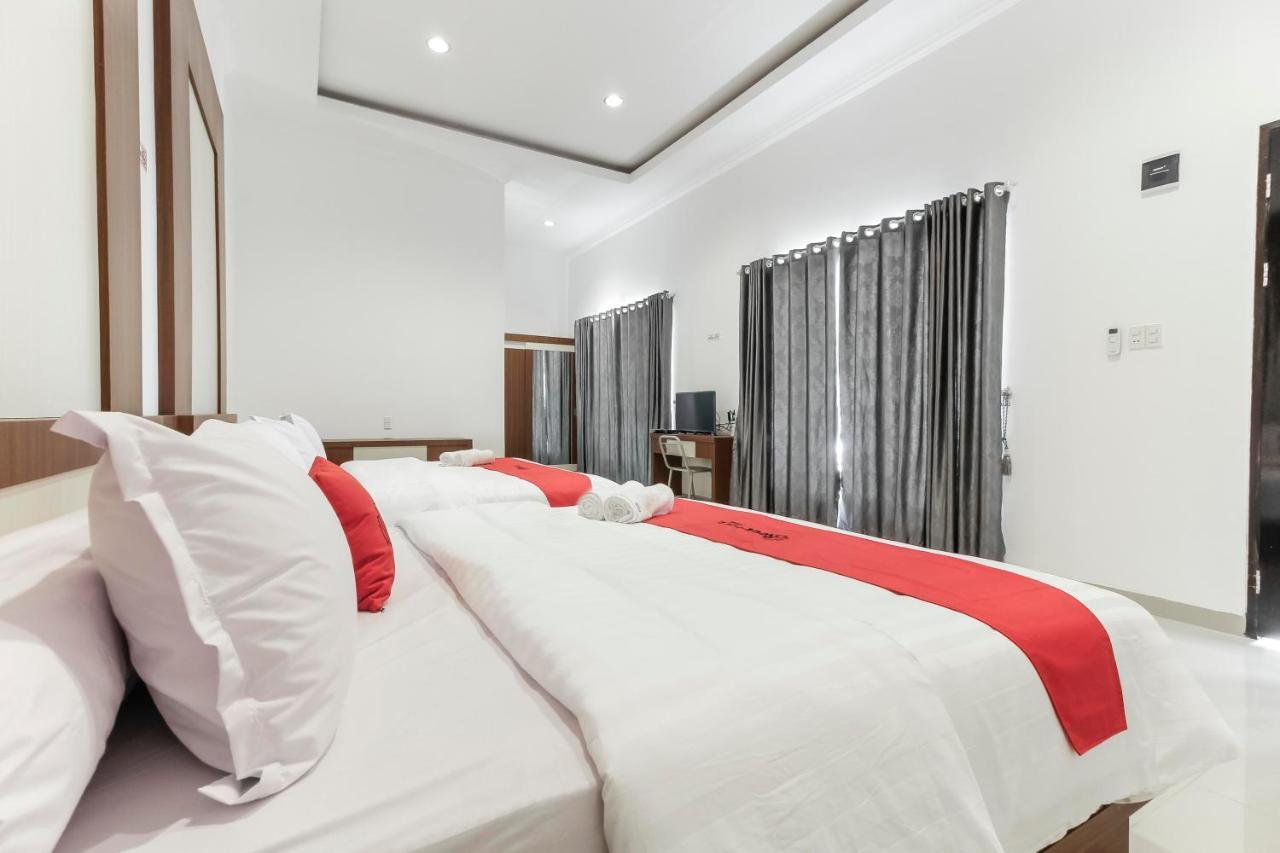 Reddoorz Premium @ Setiabudi Medan Sunggal Exterior photo