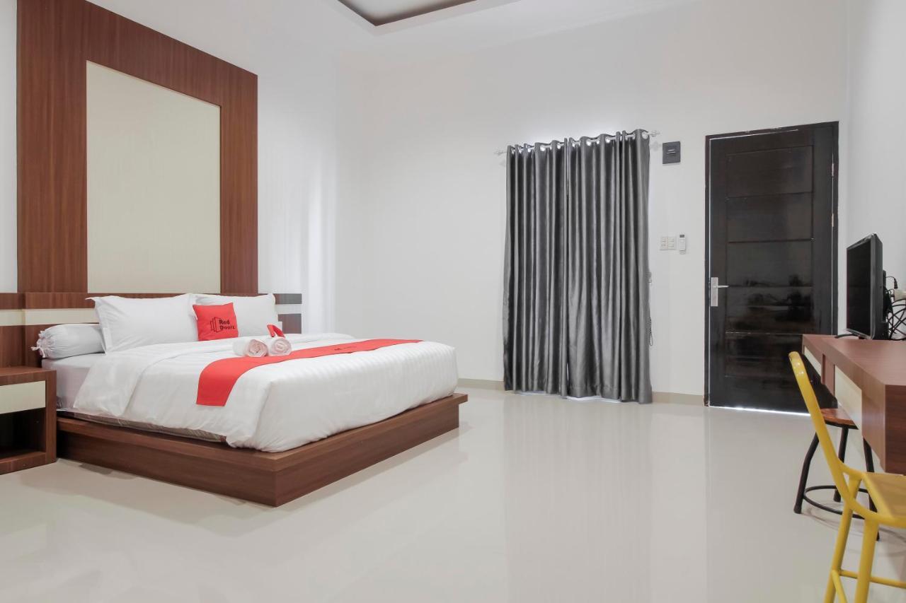 Reddoorz Premium @ Setiabudi Medan Sunggal Exterior photo